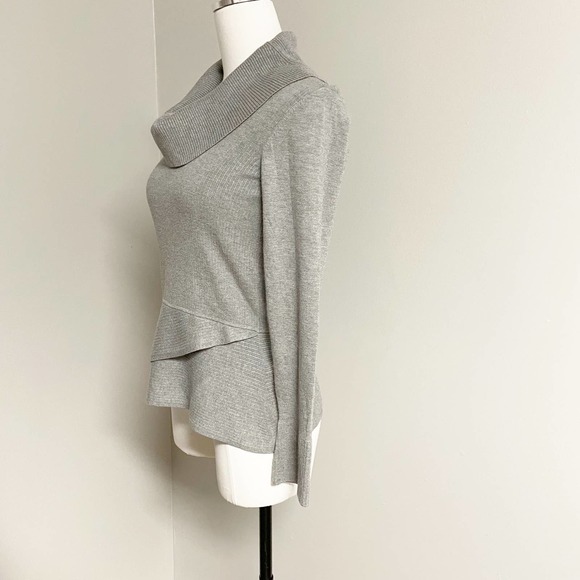 White House Black Market Grey Ribbed Cowl Neck Sweater Asymmetrical Waist Medium - Picture 2 of 11